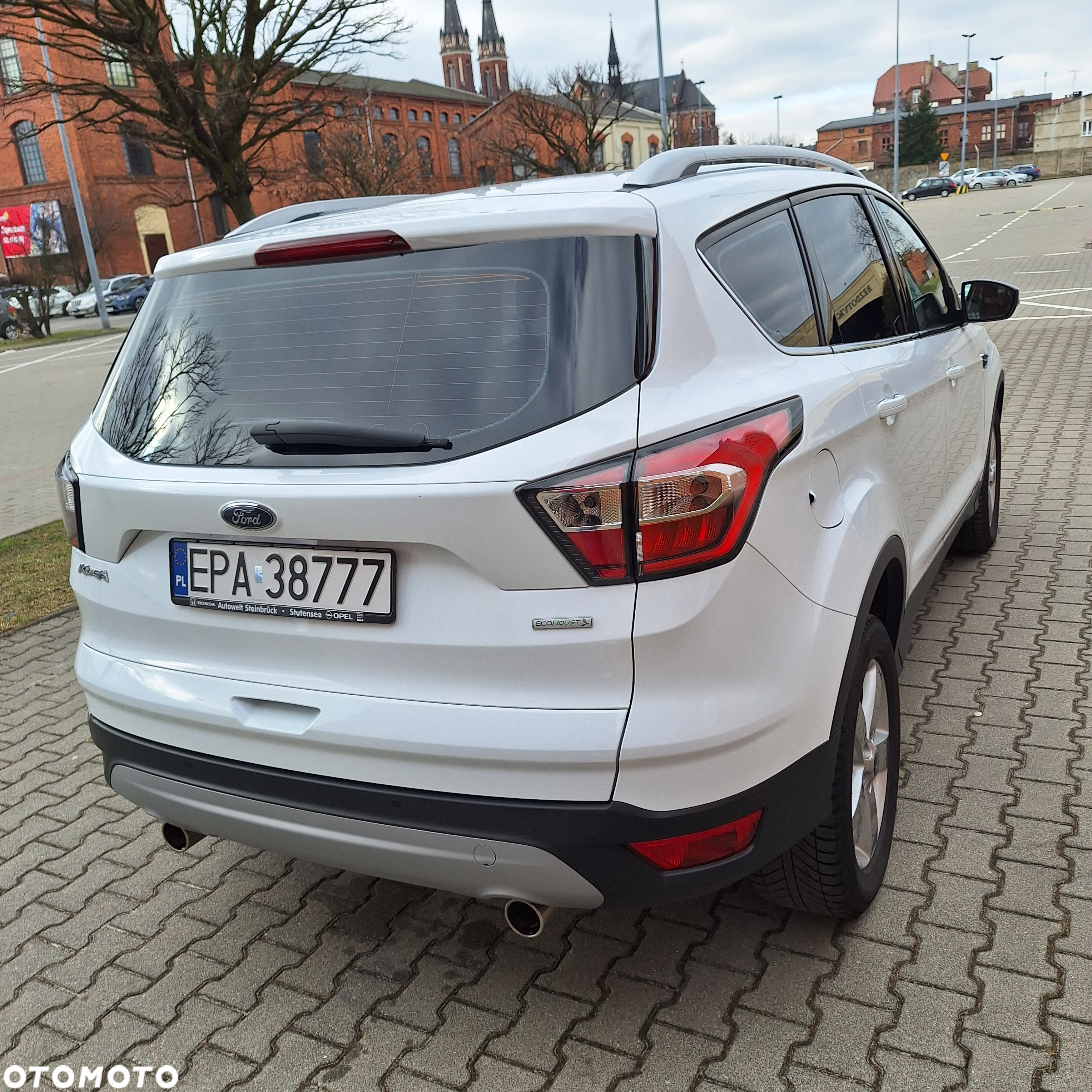 Ford Kuga 1.5 EcoBoost 2x4 Titanium - 16