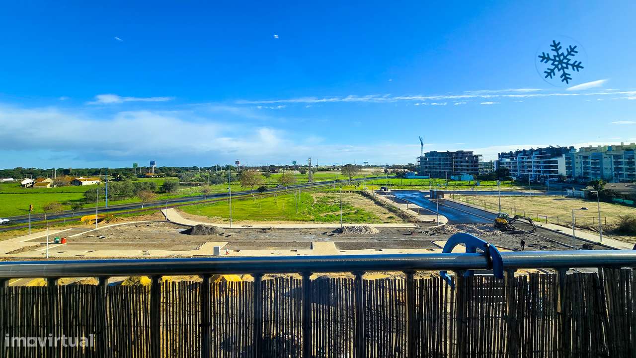 Apartamento T3 com varanda e garagem em Montijo-22