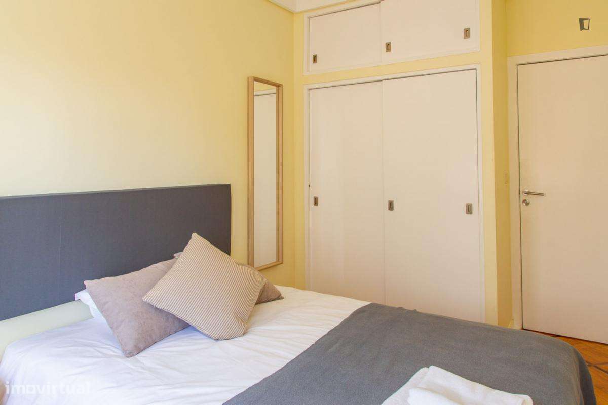 Quarto - localizado em São Sebastião Lisbon - Grande imagem: 5/9