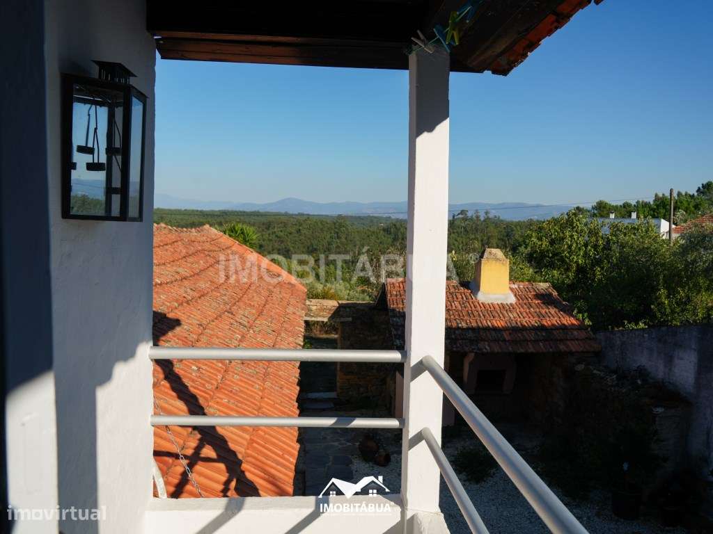 Casa Tradicional Portuguesa com Quintal, Vista e Muitos Detalhes Au...-38