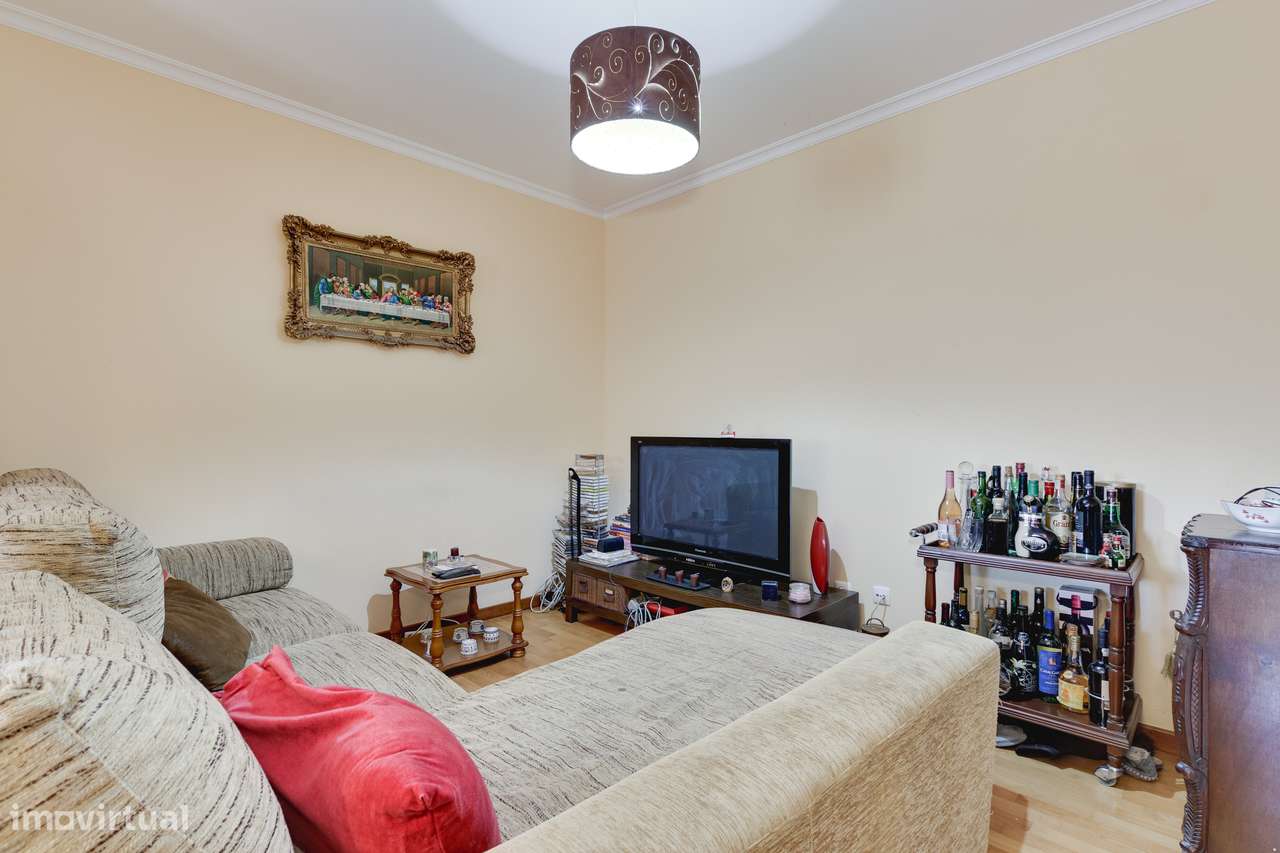 APARTAMENTO T3 | SUÍTE | DUAS VARANDAS | BOX PARA 4 CARROS | CAMARATE - Grande imagem: 4/28