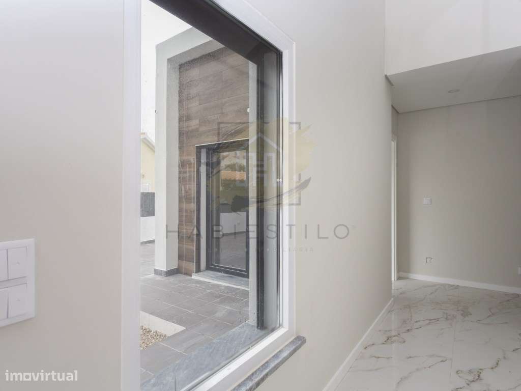 Moradia V4 nova com piscina-15