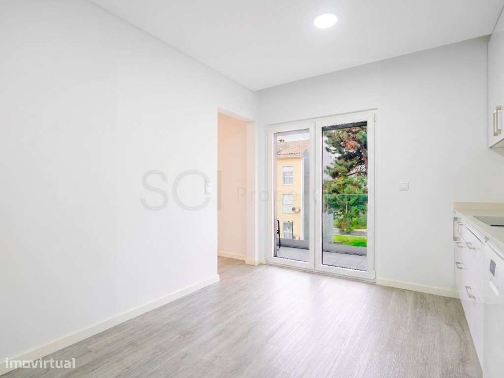 Apartamento T2 Garagem e Arrecadação Sobreda-14