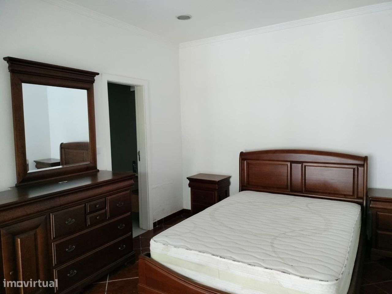 Moradia com 4 suítes, piscina e casa de hóspedes-25