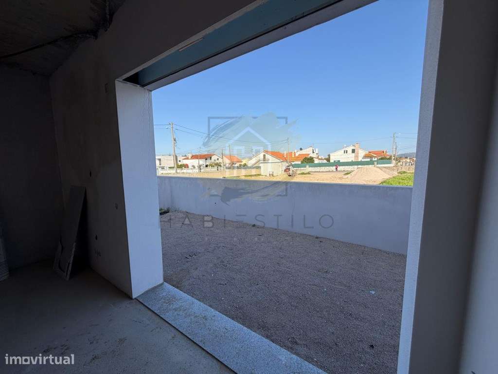 Moradia nova com excelentes áreas-18