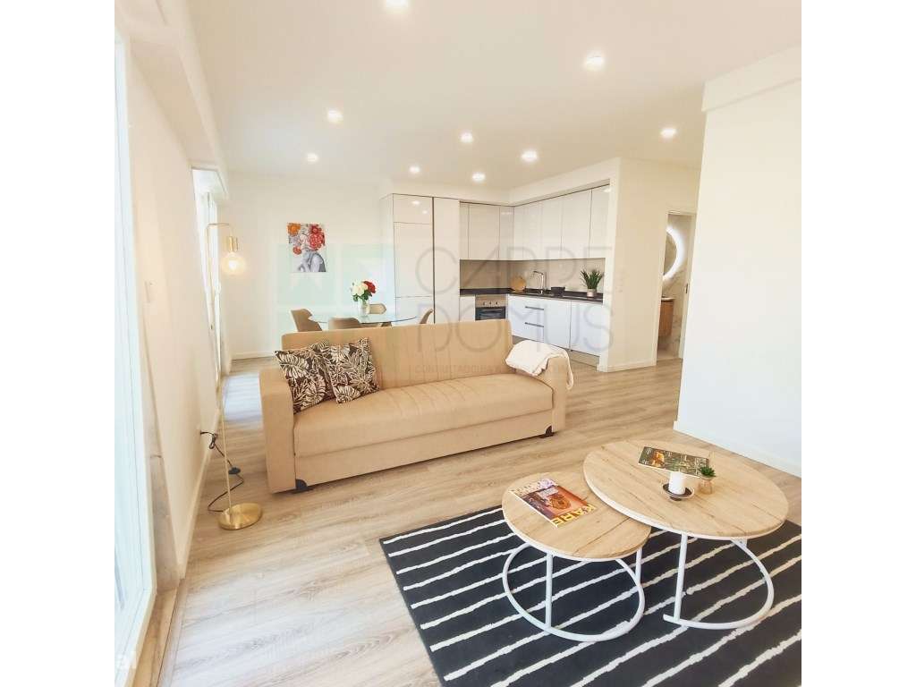 Apartamento T3 totalmente remodelado, em Benfica - Grande imagem: 2/21