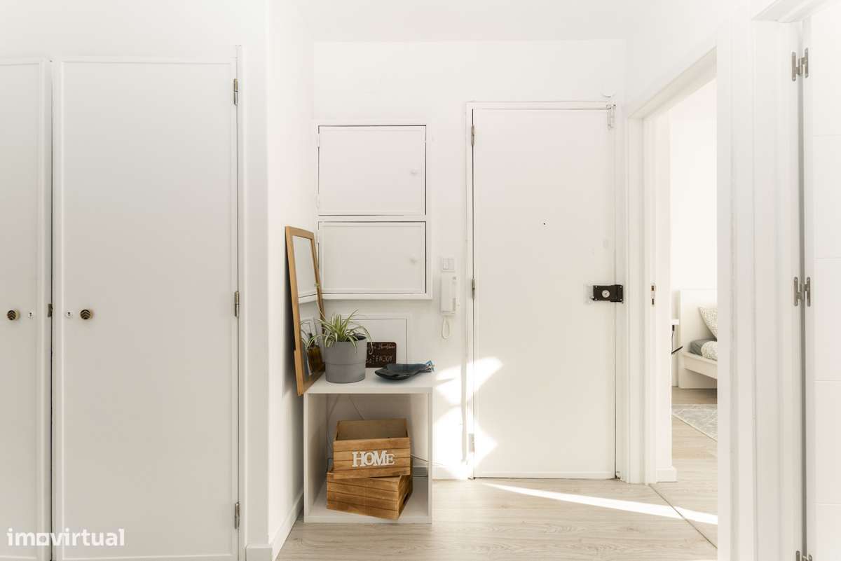 T2 totalmente renovado em frente à estação de comboio do Cacém - Grande imagem: 4/48