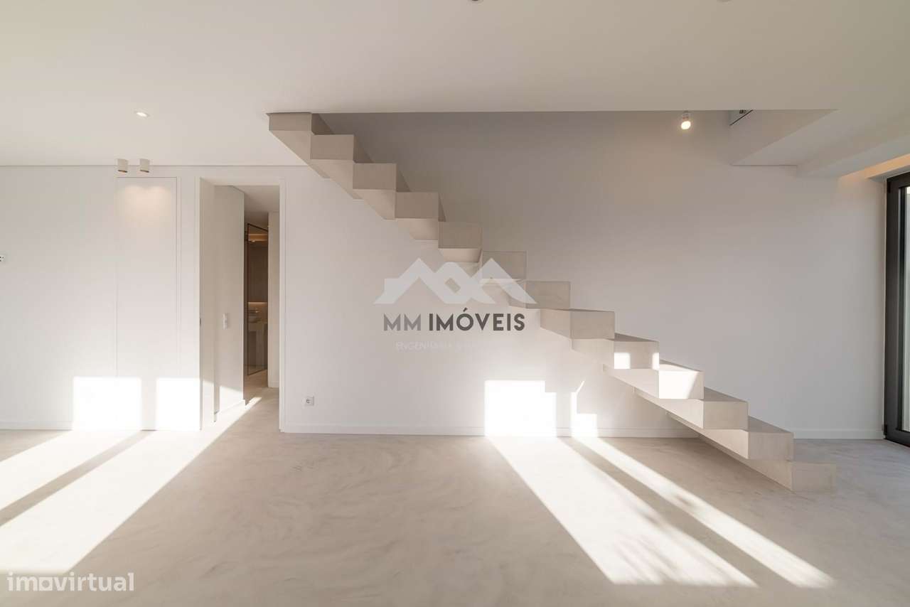 Moradia T3+1 | NOVA | Piscina | Francelos | 4 Frentes | Box | Praia-15