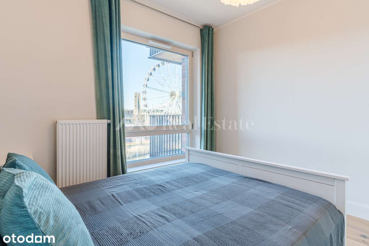 Widok na kanał na Stępce i panoramę Gdańska-13