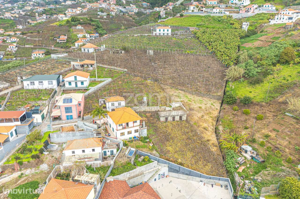 Moradia T2 para recuperar no Estreito de Câmara de Lobos-14