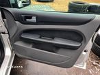 Ford Focus Turnier 2.0 16V Ghia - 23