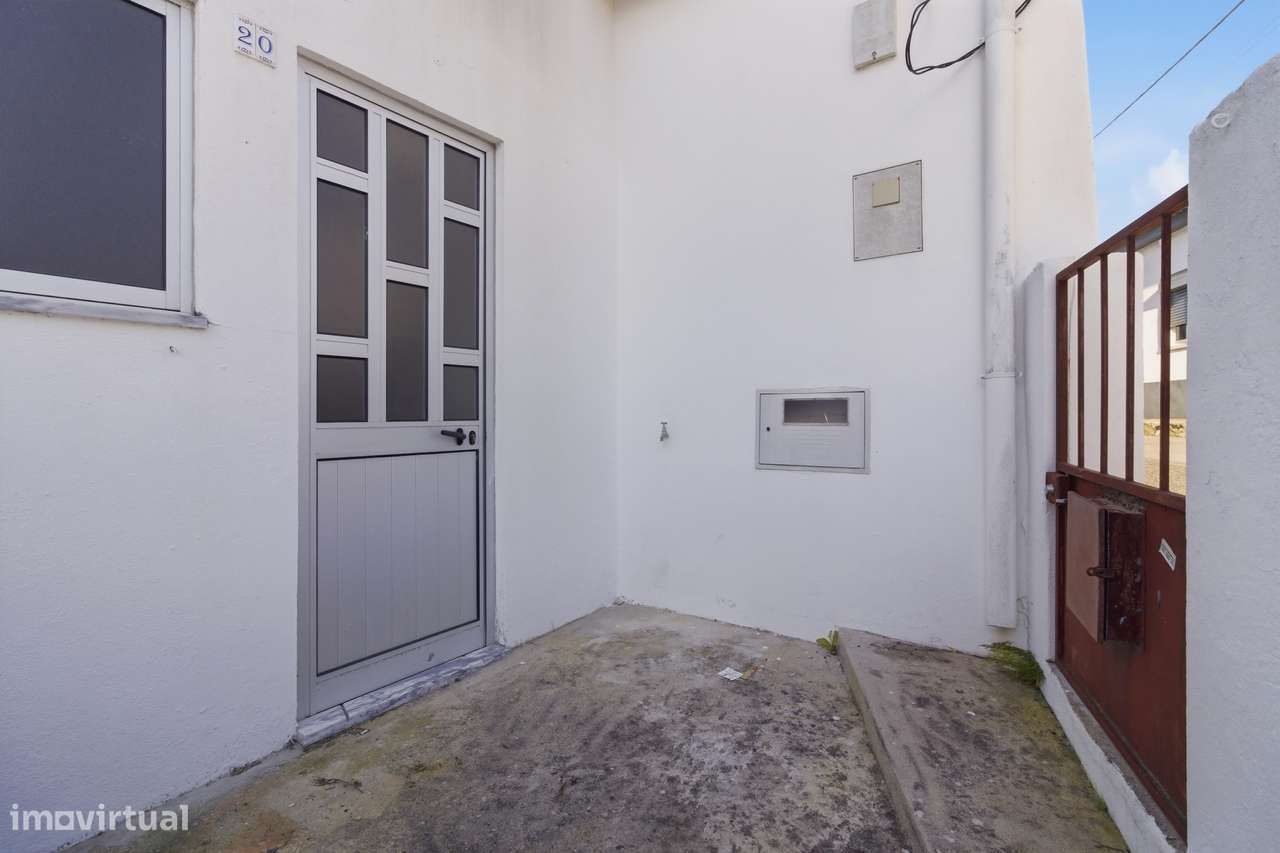 MORADIA T2 C/ LOGRADOURO EM VILA NOVA DA RAINHA-11