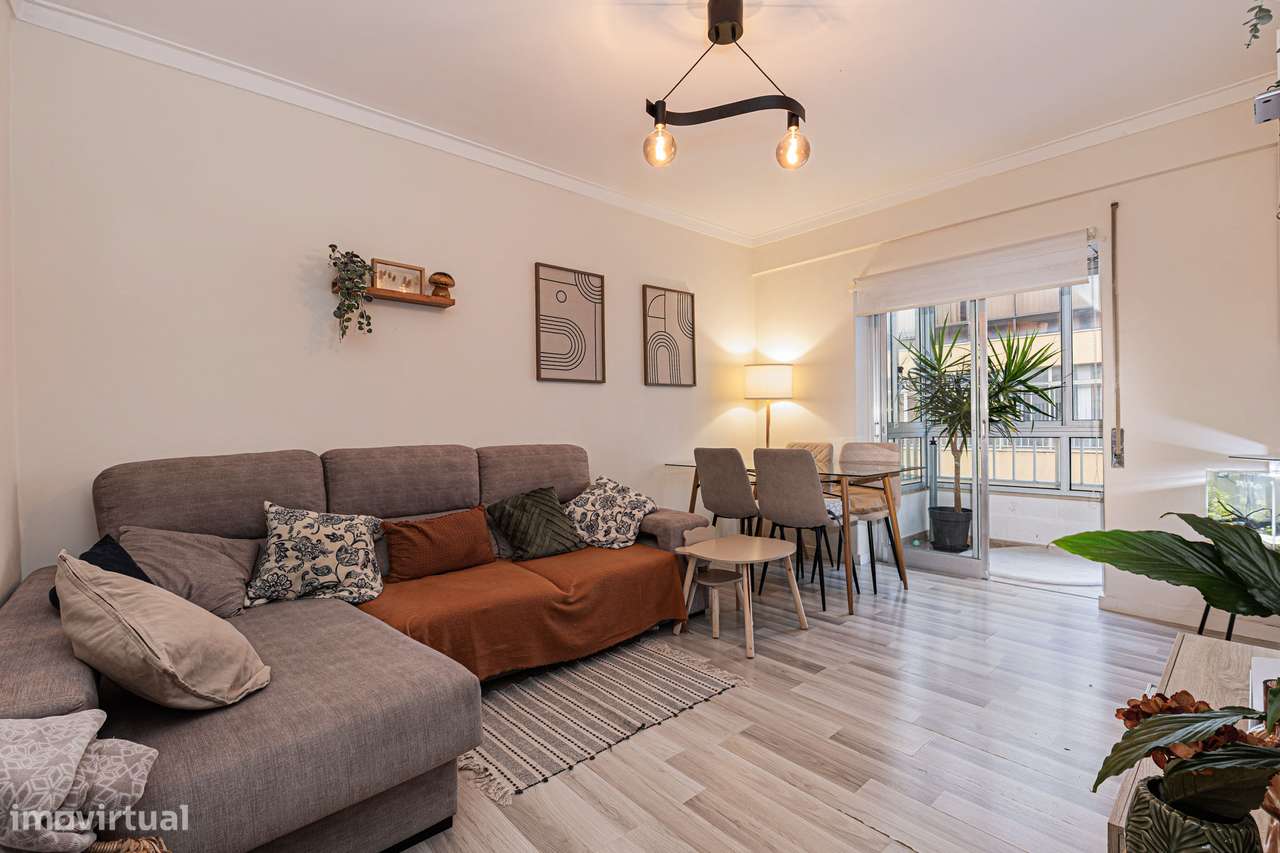 Apartamento T2, num 1º andar na sobreda - Grande imagem: 2/31