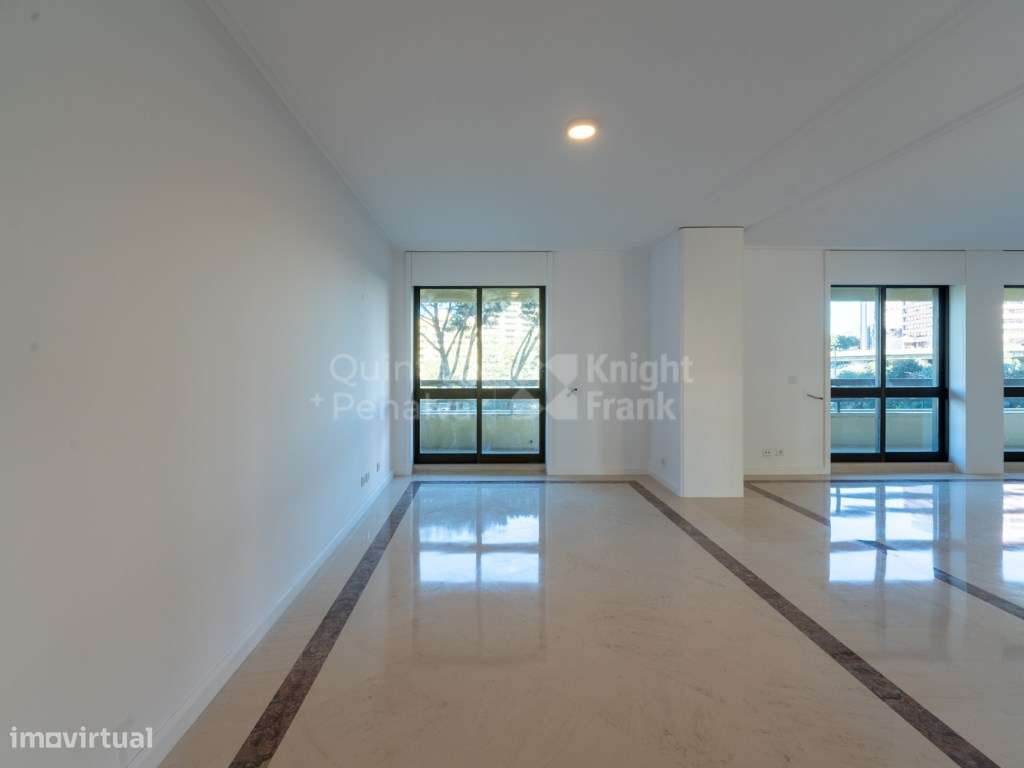 Apartamento T3 para arrendamento, sem móveis em Sete Rios - Grande imagem: 4/35