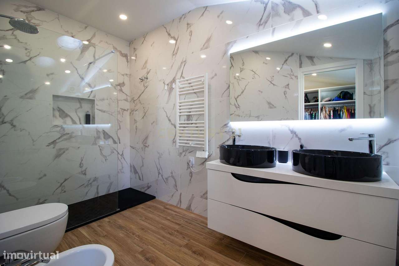 Vivendo o Sonho: Luxuosa Moradia T5 em Albarraque com Espaço de Lazer-40