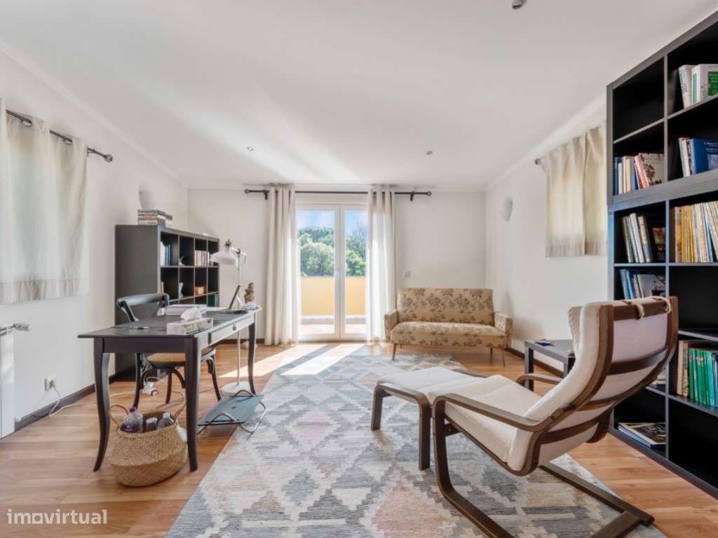 Moradia Isolada com 3 pisos, piscina, court de ténis-25