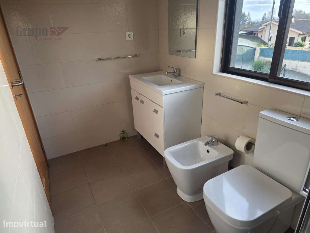 Moradia T3 com Armazém de 300m² - O Equilíbrio Perfeito entre Habit...-16