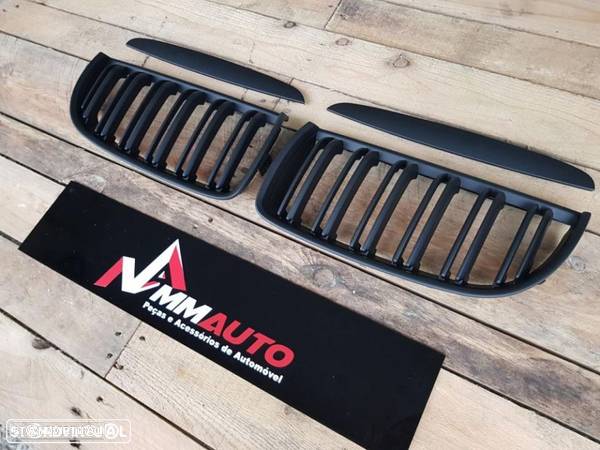 Grelhas BMW E90/91 Look M5 Preto Matte - 4