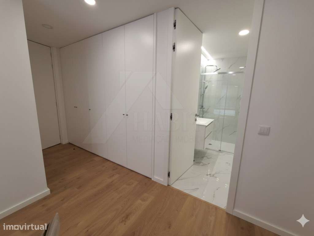 T3 de Sonho em Airó - Espaço, Conforto e Luz Natural!-3