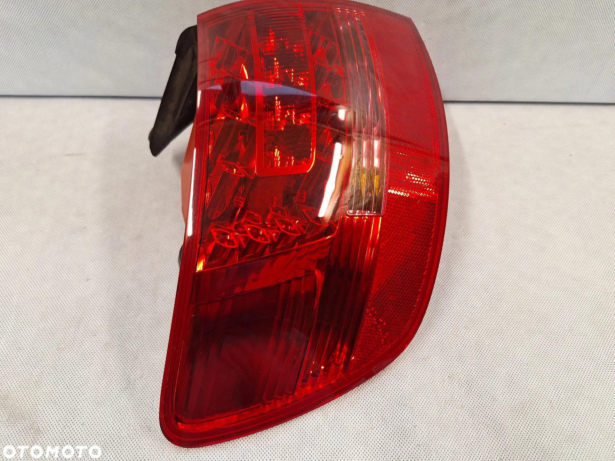 Audi A6 C6 kombi 89037044 lampa led  lewa tył - 2