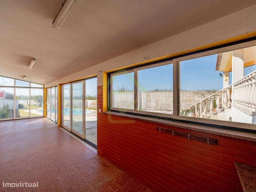 Moradia T2+2 com piscina e Vista Mar em Localização única-28