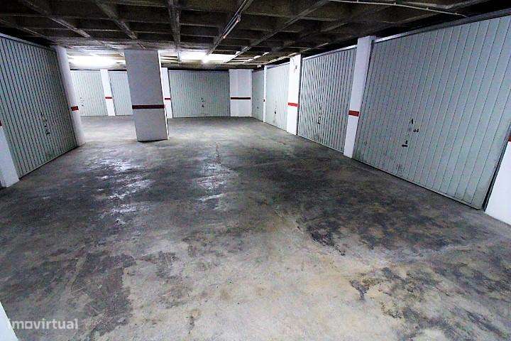 Armação de Pêra, Garagem Box, perto dos ctt, muito central - Grande imagem: 5/6