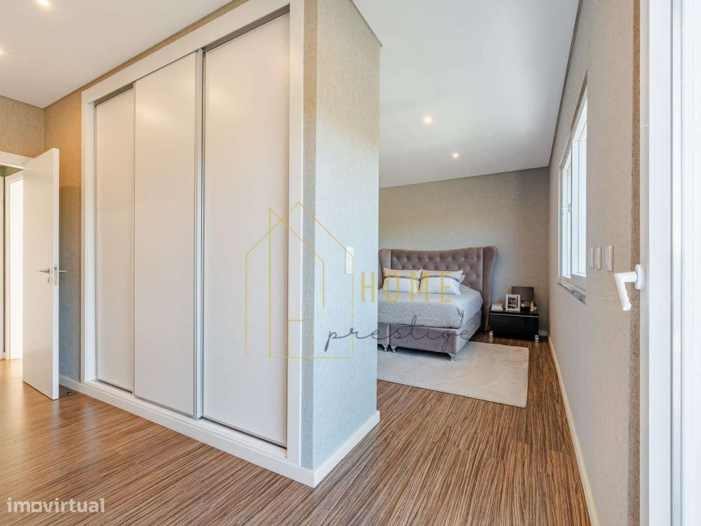 Moradia T4 na Urbanização Jardins de Santiago- Setúbal-41