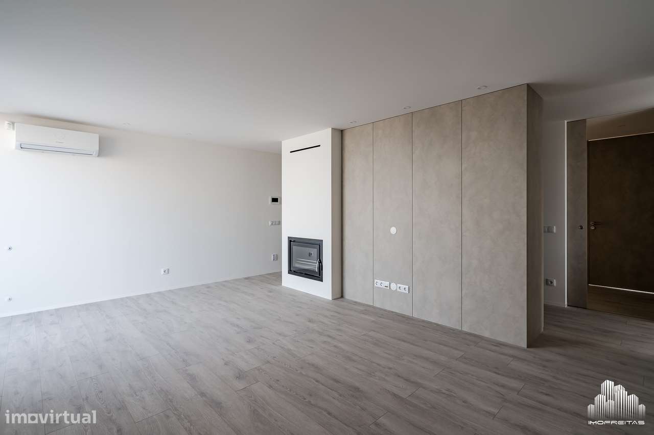 Fantástica Penthouse T4 com três Frentes e um Terraço de 120m2!-13