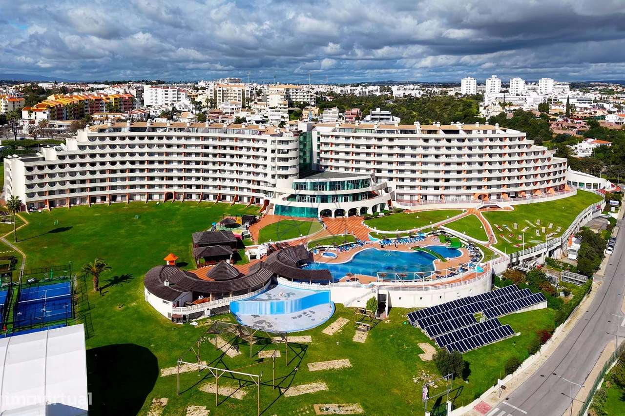 Apartamento com dois Quartos, Terraço e Garagem em Unidade Hoteleira - - Grande imagem: 3/41