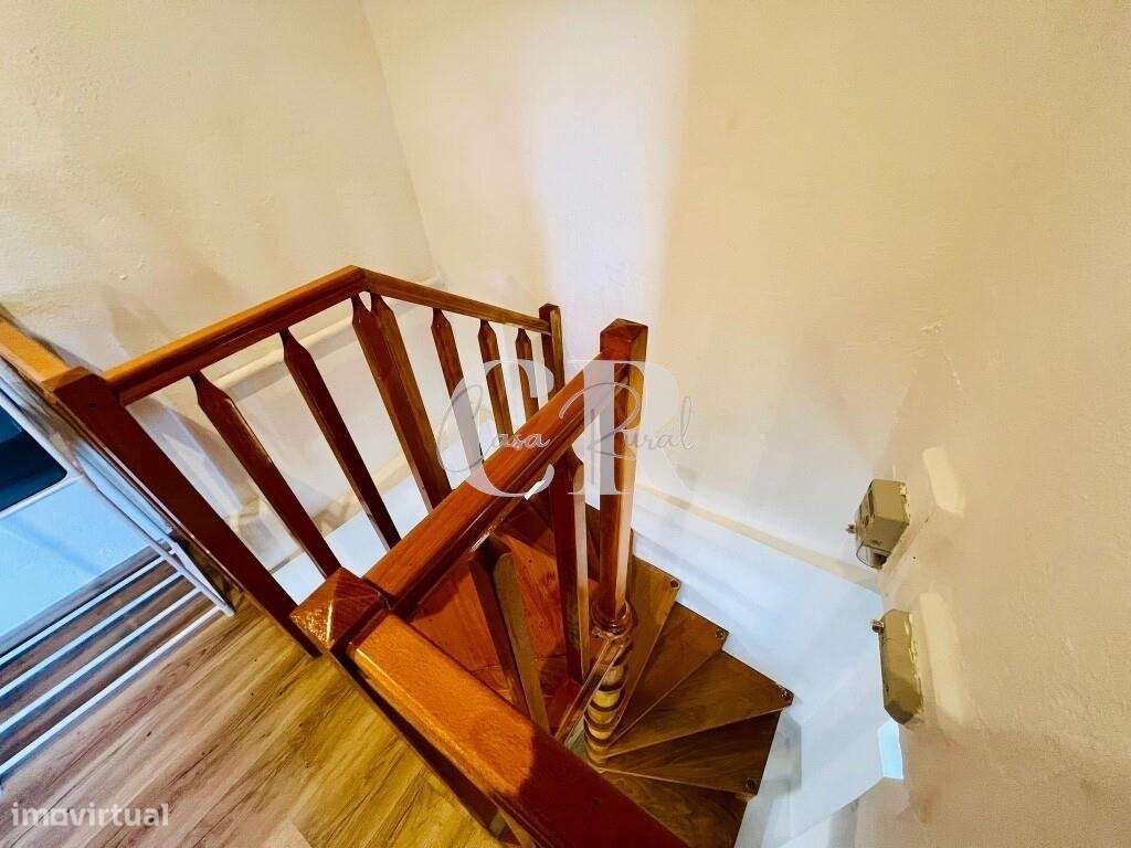 Moradia acolhedora no centro histórico com potencial de investimento-13
