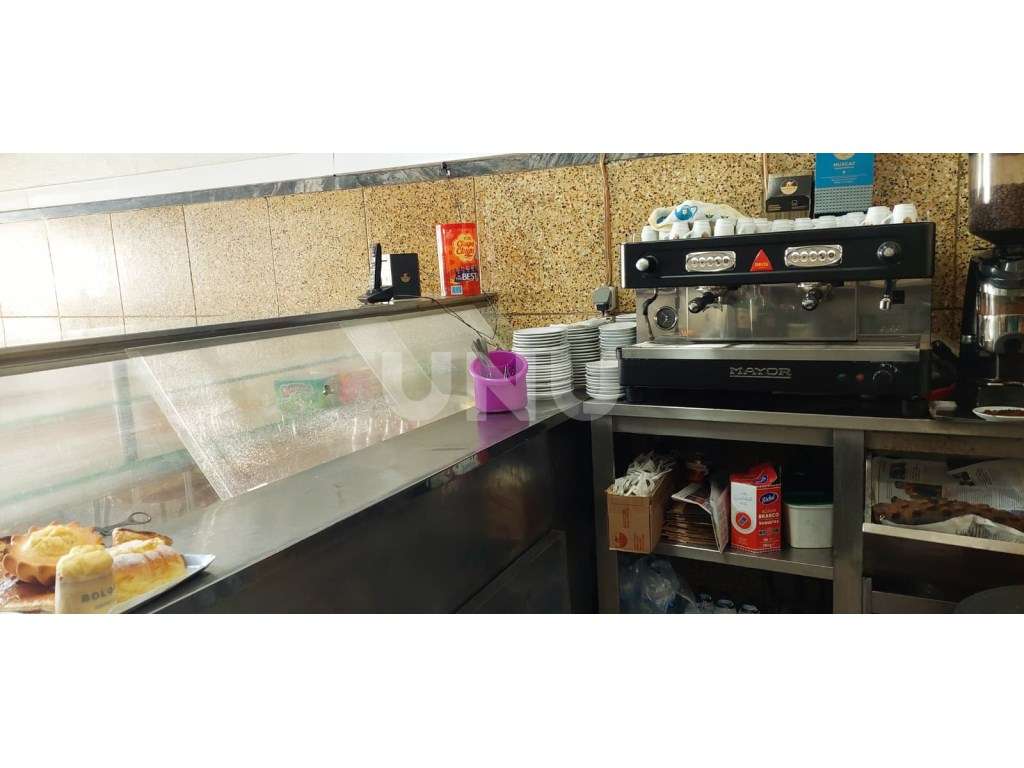 Café/Restaurante com História em Cavadas-11