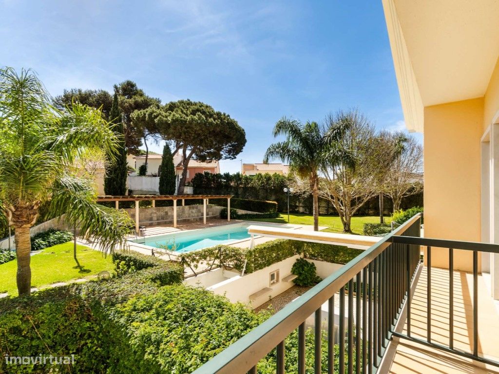 Moradia T4+1 em condomínio com jardim e piscina em Cascais - Grande imagem: 1/23