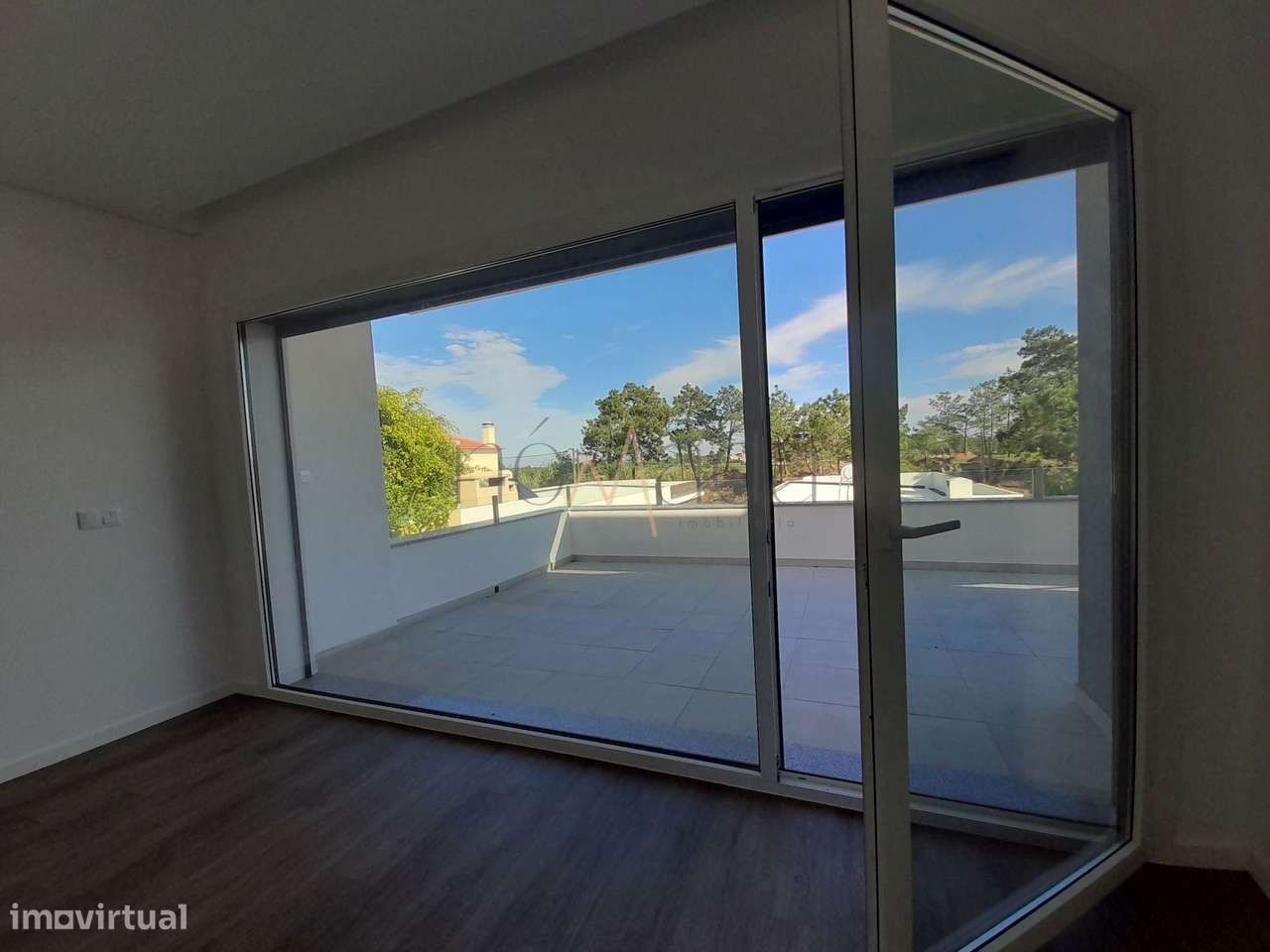 Fantástica moradia localizada no bairro de Valadares, Seixal-21