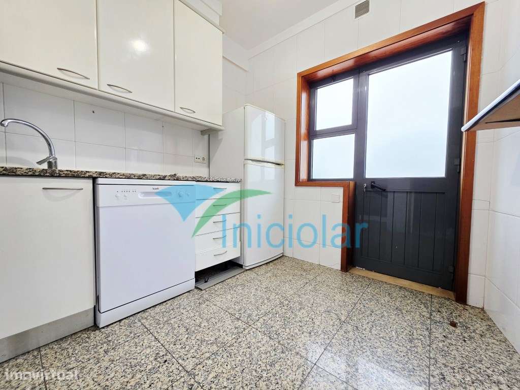 Apartamento T2| Terraço| Garagem Fechada - Grande imagem: 2/13