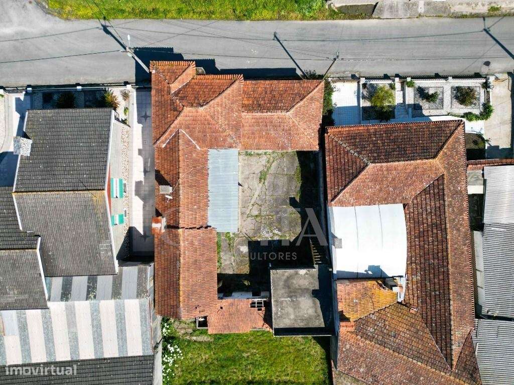 Moradia para Remodelação Total com Excelente Potencial e Vista Desafog - Grande imagem: 2/59