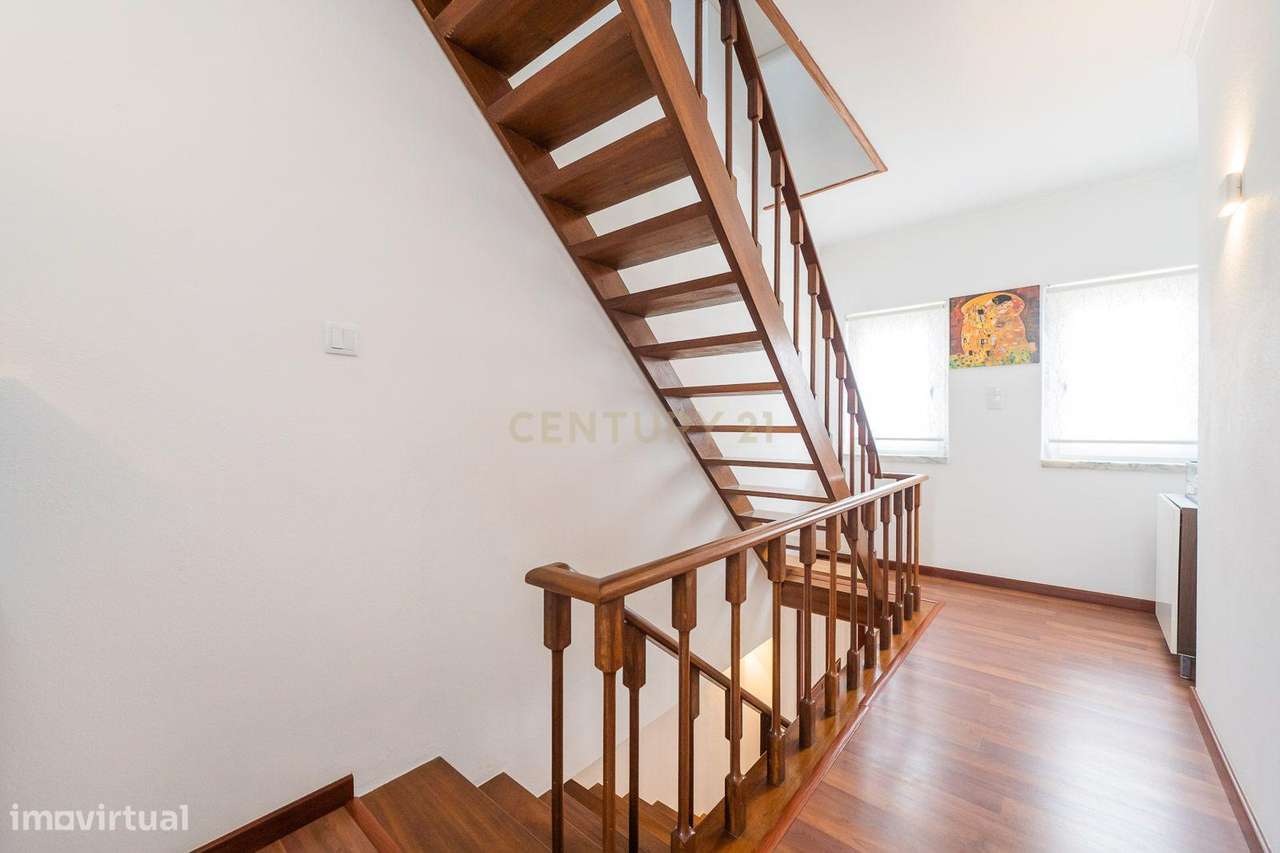 Propriedade com duas moradias geminadas-25