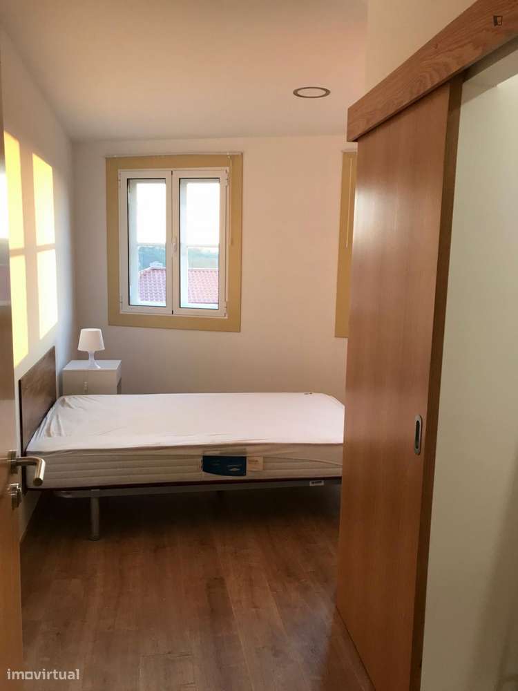 Quarto - localizado em Baixa Coimbra - Grande imagem: 3/6