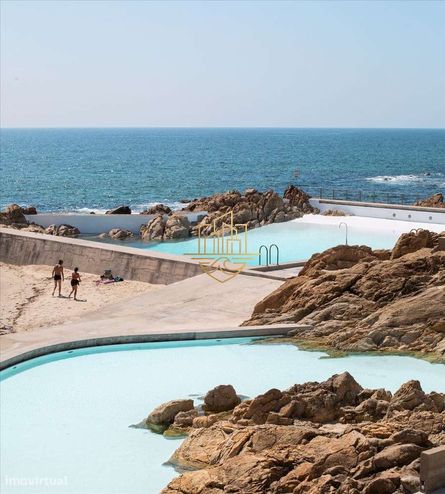 MENÉRES 777 — T2 no último piso com varanda em Matosinhos Sul-8