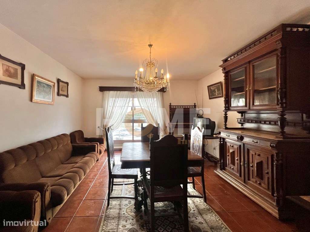 T3 com terraço, lugar de garagem e arrumos, junto à Escola Nicolau ... - Grande imagem: 4/46