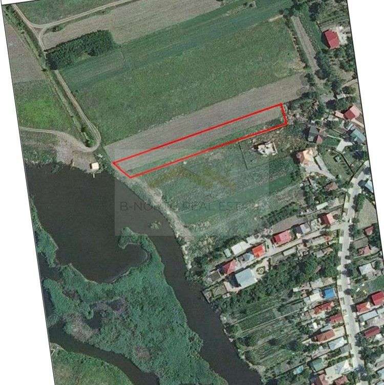 Parcelă Intravilană cu Vedere Superbă la Lac, Investiție de Top în Cor-3