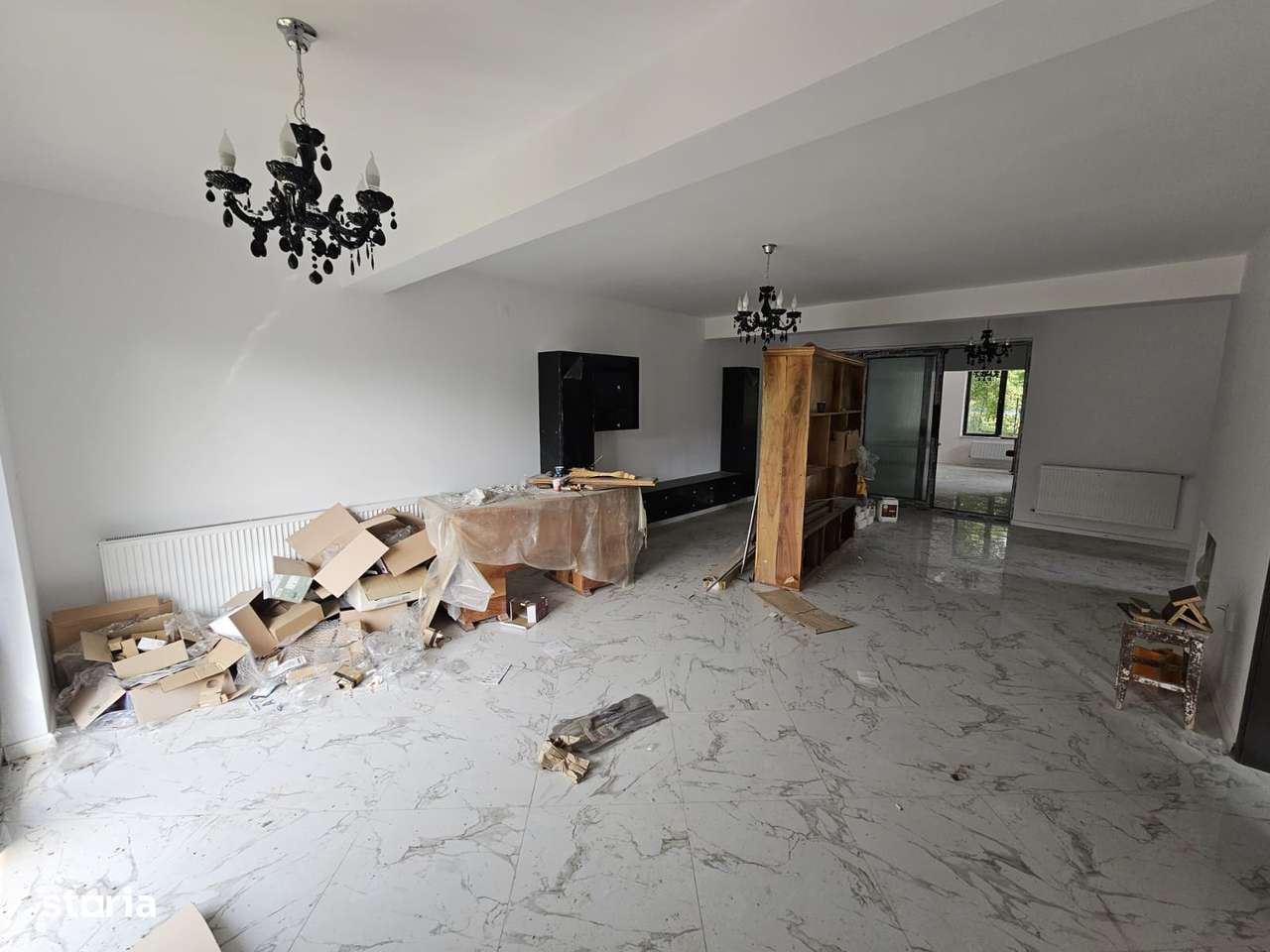 Casă de vânzare în Câmpulung, județ Argeș. - Imagine principală: 5/20