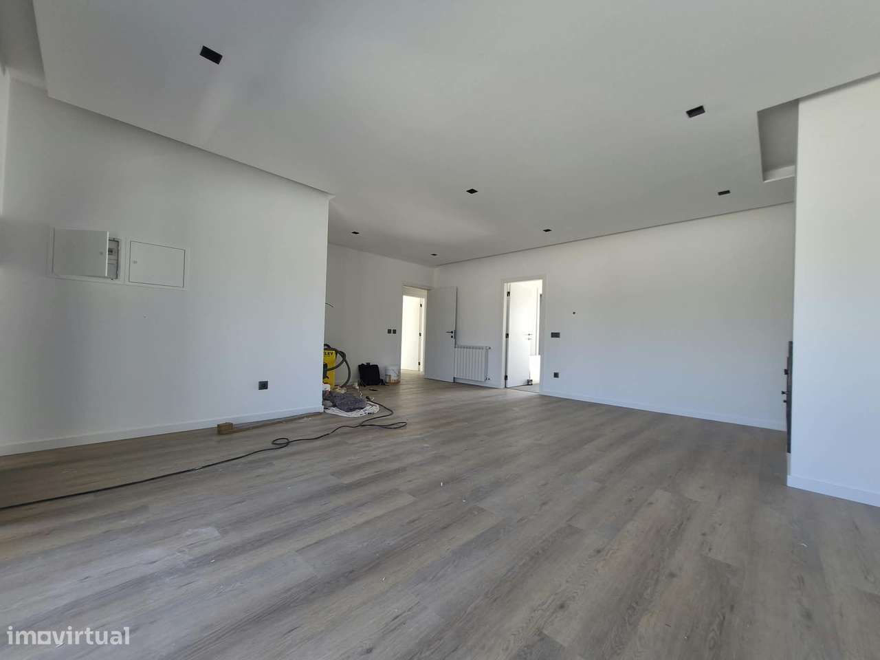 Moradia T3, térrea, geminada c/garagem e logradouros,  Fração: "A"-3