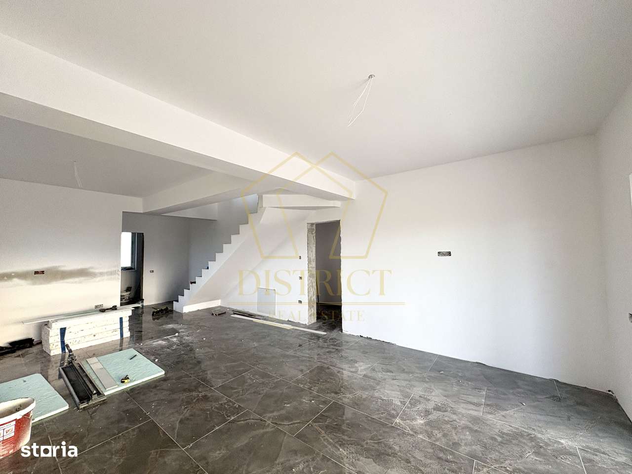 Duplex cu 3 camere, despărțit prin camera tehnica | Mosnita Noua | Bar - Imagine principală: 4/13