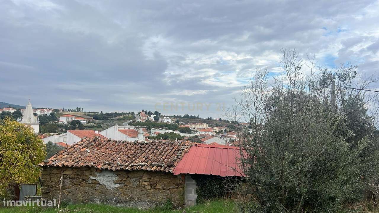 Ruína com terreno e poço no centro histórico de Proença-a-Nova || Vist - Grande imagem: 5/7