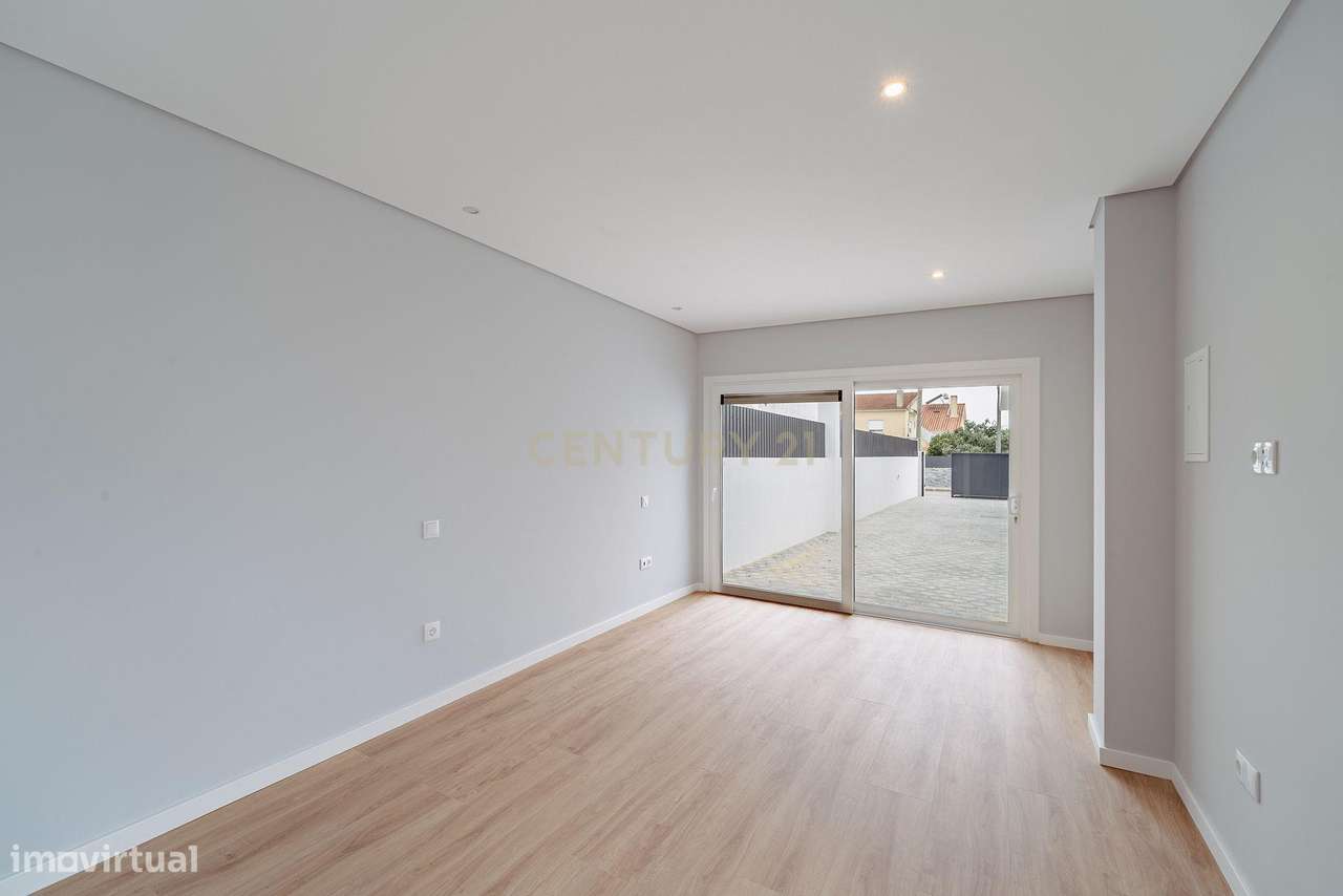 Moradia Nova térrea T3+1 em Fernão Ferro, Seixal-23