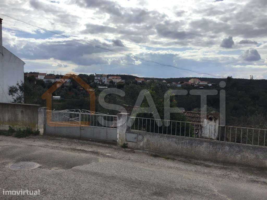 Moradia T2 em estado de ruínas para recuperada em Aldeia tranquila ... - Grande imagem: 2/10