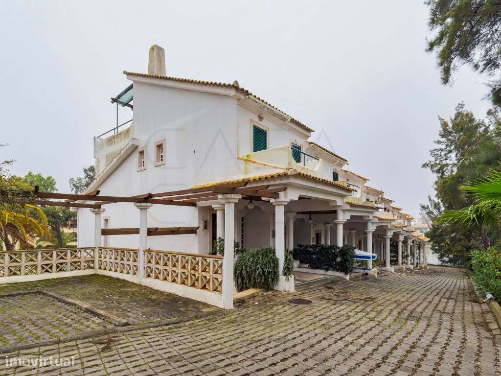 Moradia em banda T2+2 junto ao lago-20