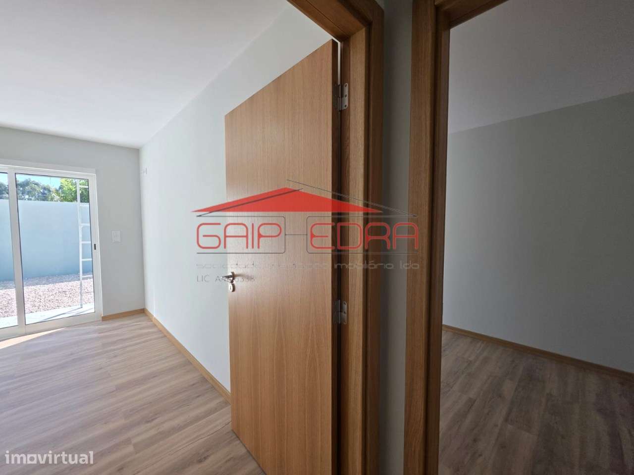 Moradia T2 com jardim, terraço e acessibilidade - Grande imagem: 5/23