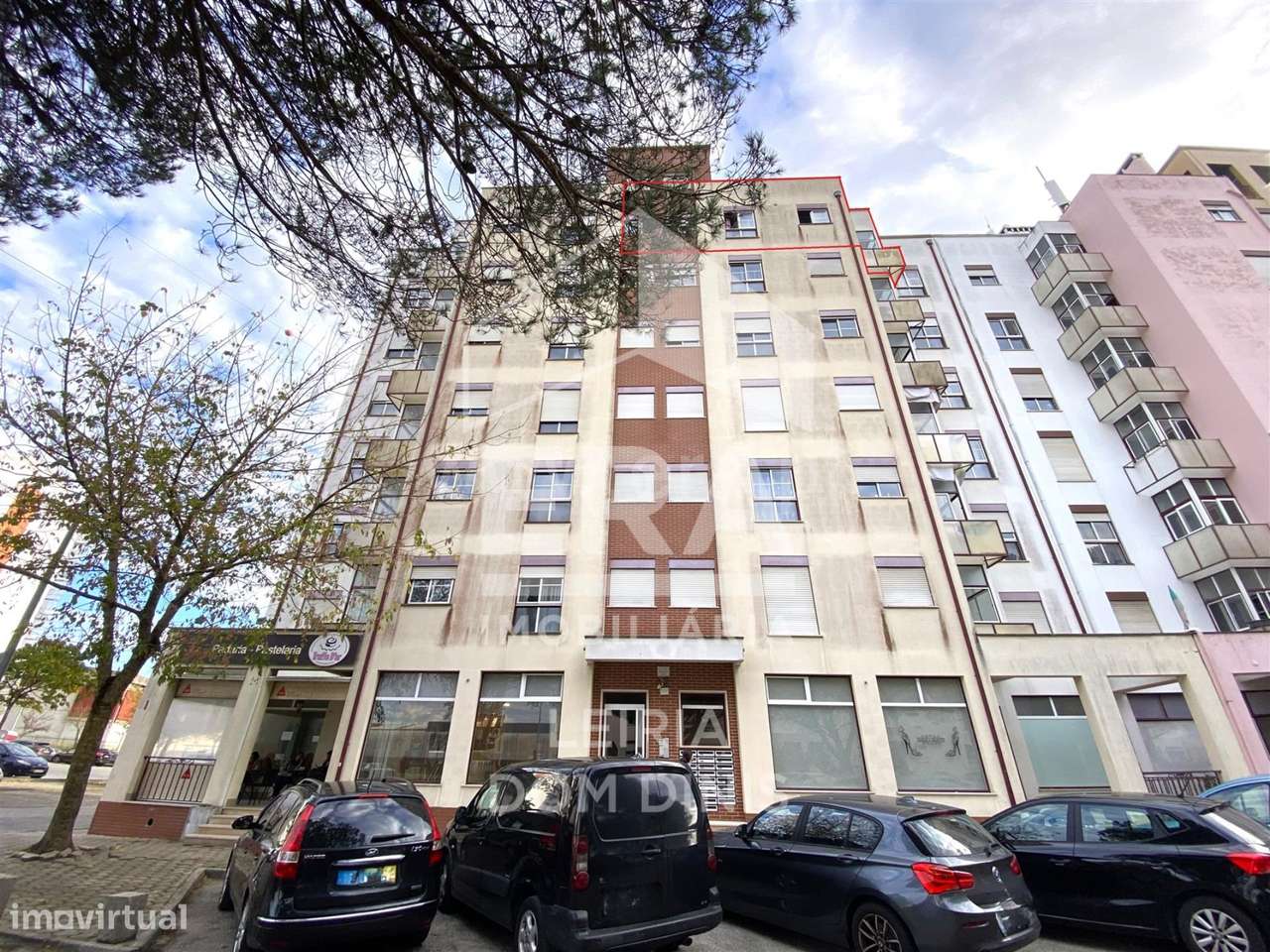 Apartamento T2 com varanda, terraço e garagem em Leiria-16