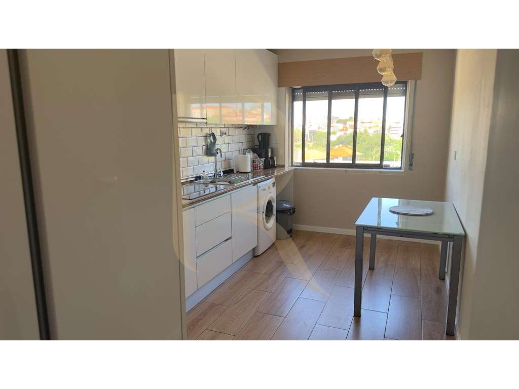 Apartamento T3 com elevador, marquise e arrecadação no Fogueteiro-8